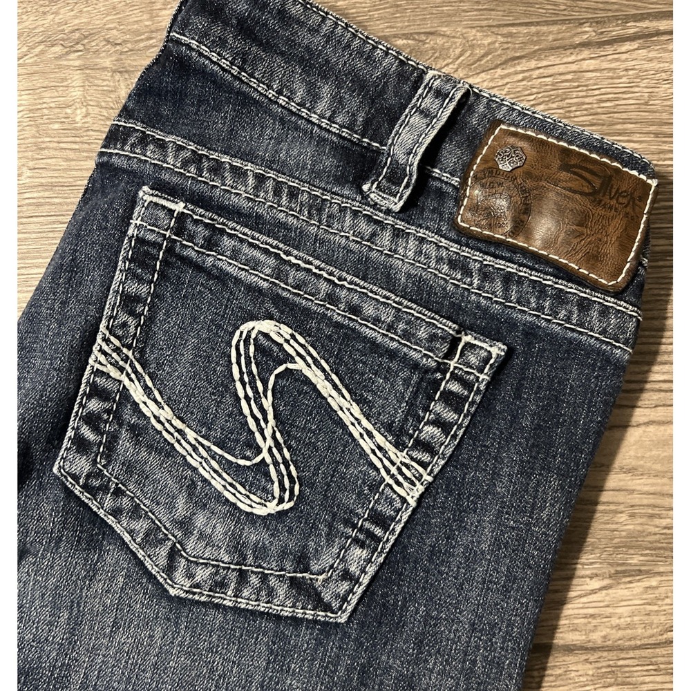 Silver Aiko Boot Cut Dark Wash Low Rise Stretch Blue Jeans Size 31 (32x30)